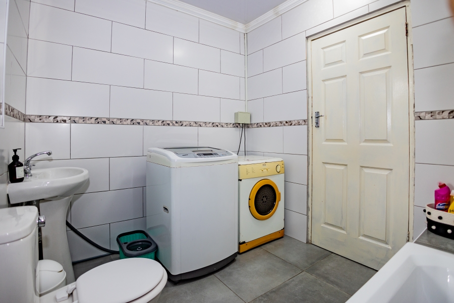 3 Bedroom Property for Sale in Uitsig Western Cape